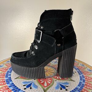 T.U.K. Yuni Women's Sz 5 Chunky Black Suede Lace-up Buckle Platform 13169